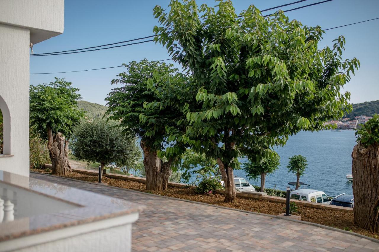 Apartments And Rooms By The Sea Supetarska Draga - Gornja, Rab - 11579 エクステリア 写真
