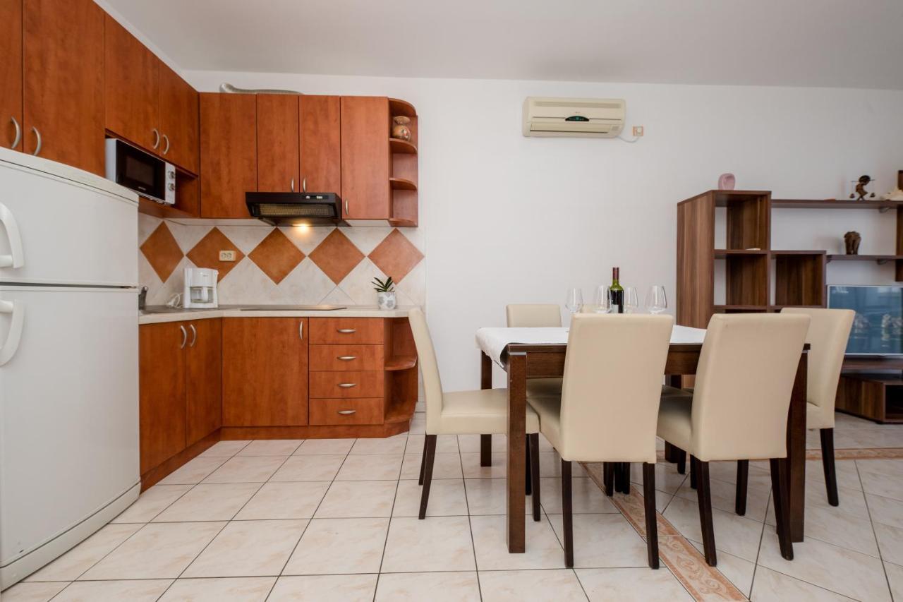 Apartments And Rooms By The Sea Supetarska Draga - Gornja, Rab - 11579 エクステリア 写真