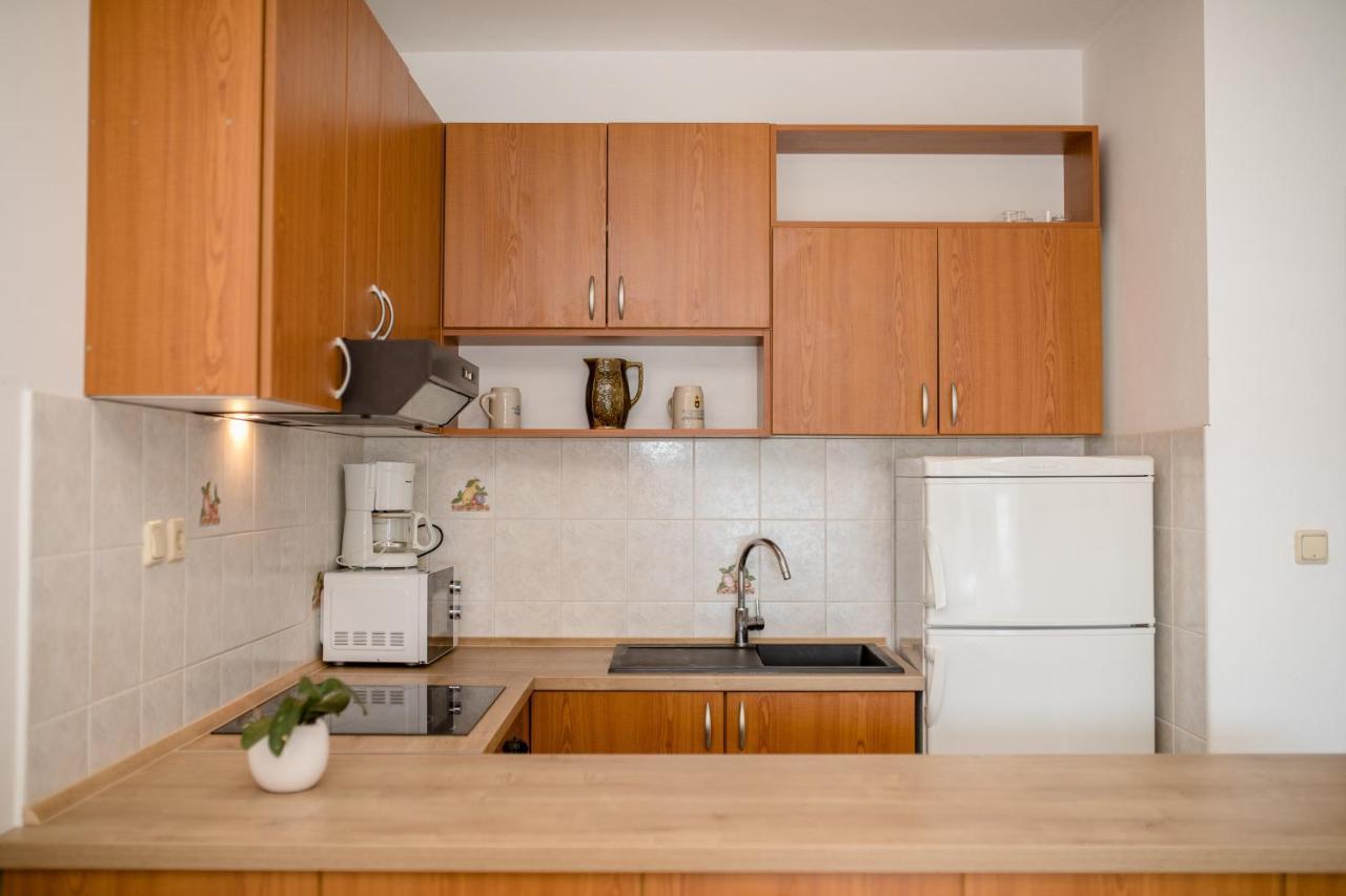 Apartments And Rooms By The Sea Supetarska Draga - Gornja, Rab - 11579 エクステリア 写真